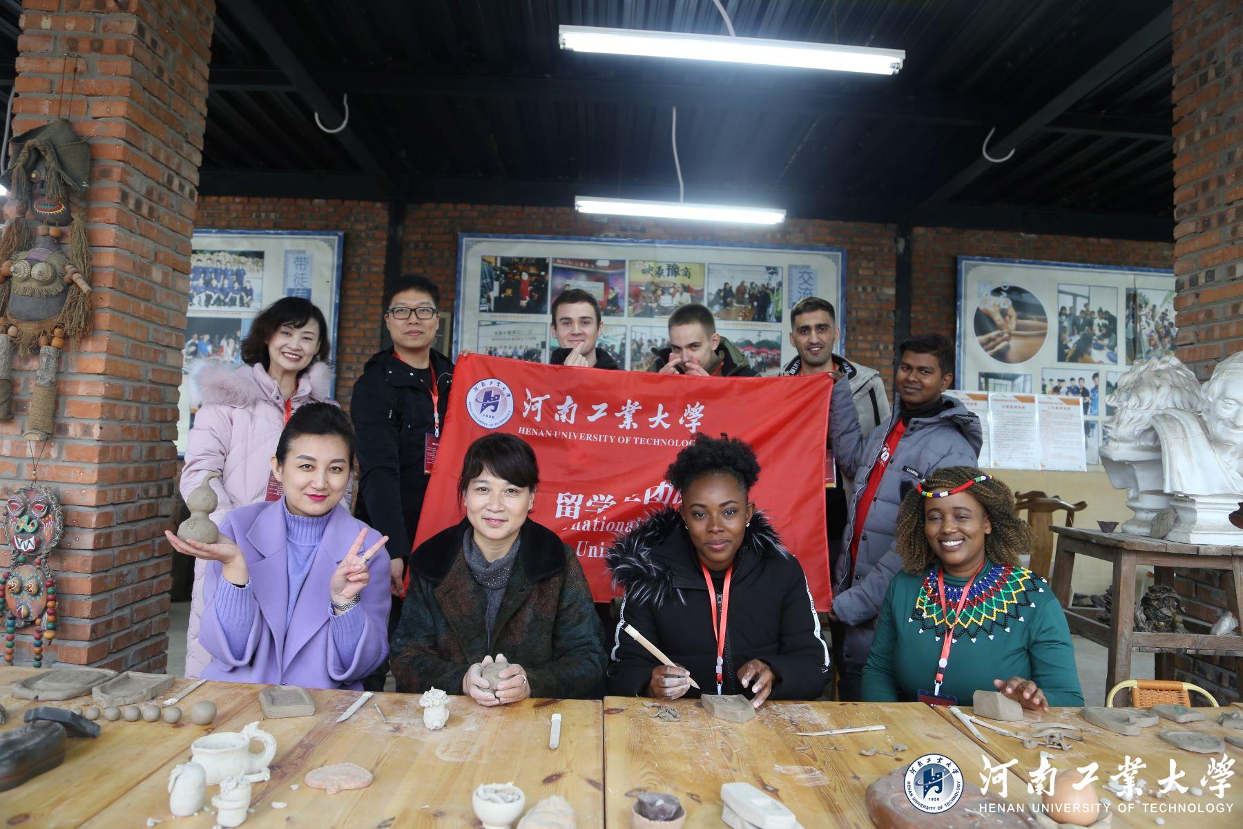 河南工业大学外教留学生参加国际在线河南频道外国青年看惠济采风活动