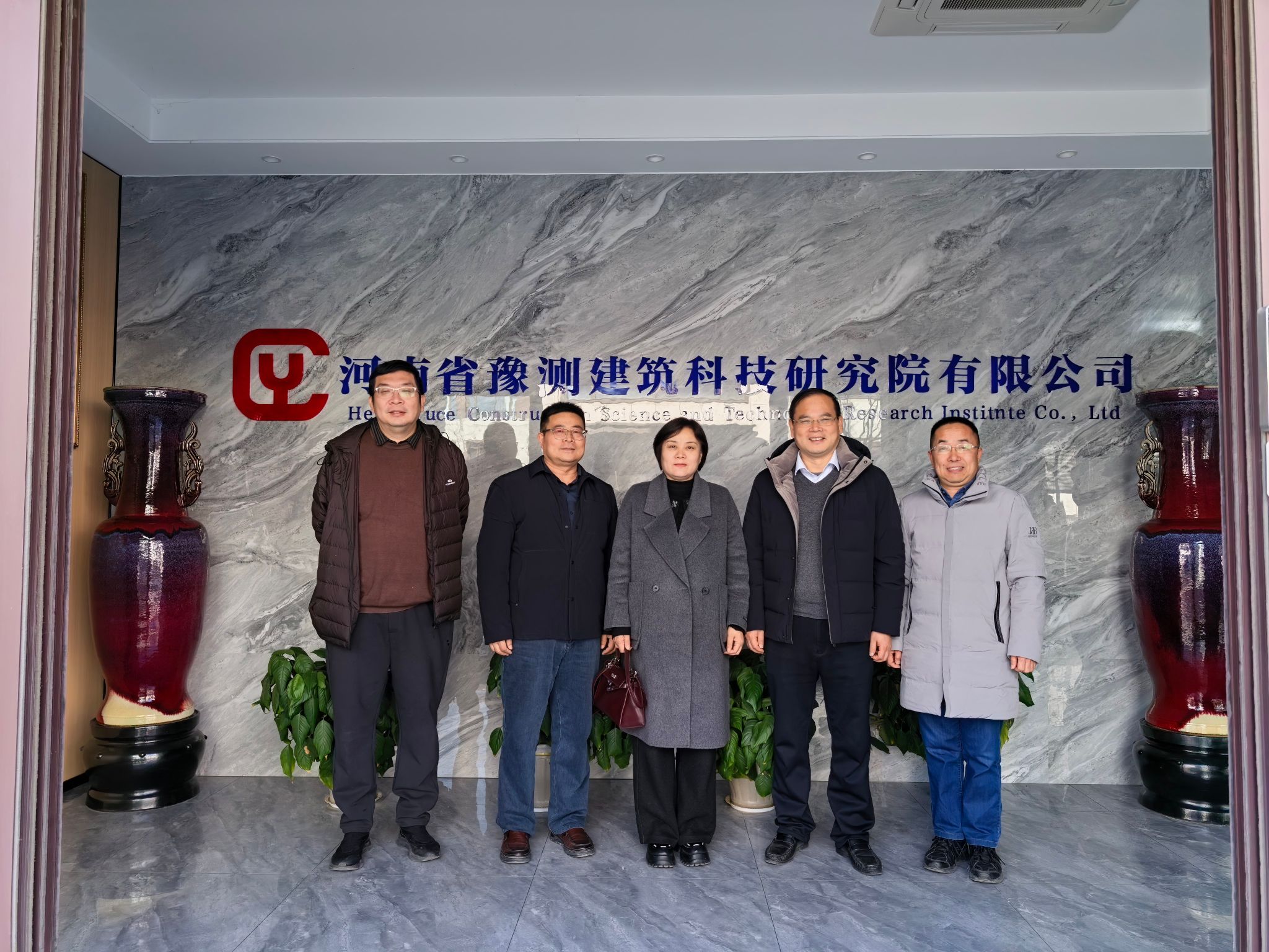 土木工程学院（建筑学院）赴郑州校友企业开展访企拓岗活动