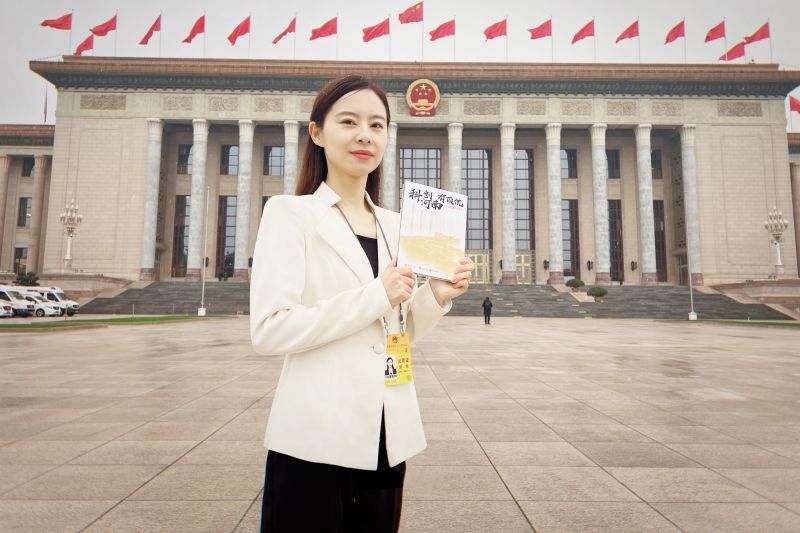 我校团队绘制《科创河南有顶流》助力两会河南出彩
