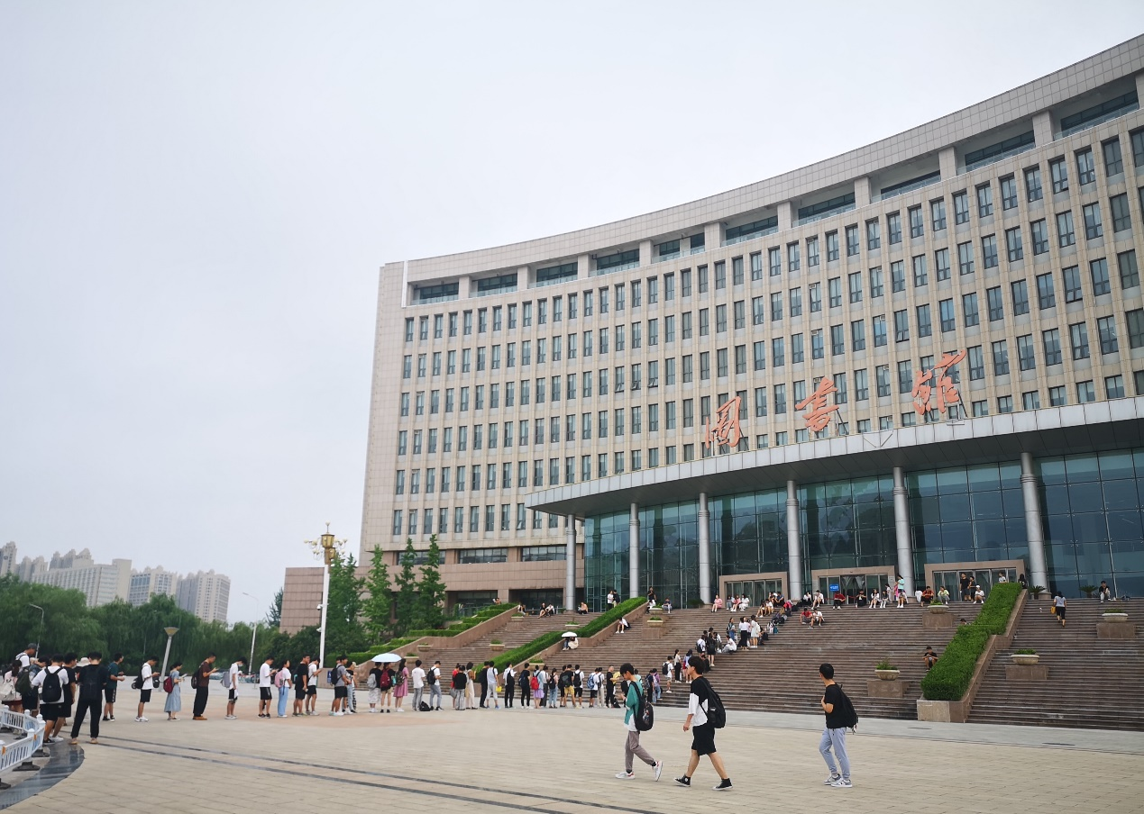河南工业大学图书馆灯亮了重建家园图书馆馆员在行动