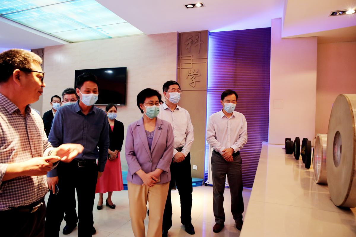 省科技厅党组书记、厅长陈向平一行到我校考察调研