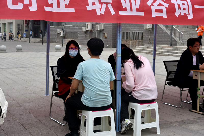 在就业攻坚战中优服务、强能力、锻作风