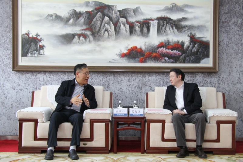 中储粮江苏质检中心有限公司来校洽谈合作