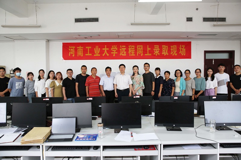 学校领导检查指导招生录取工作并看望慰问招生录取工作人员