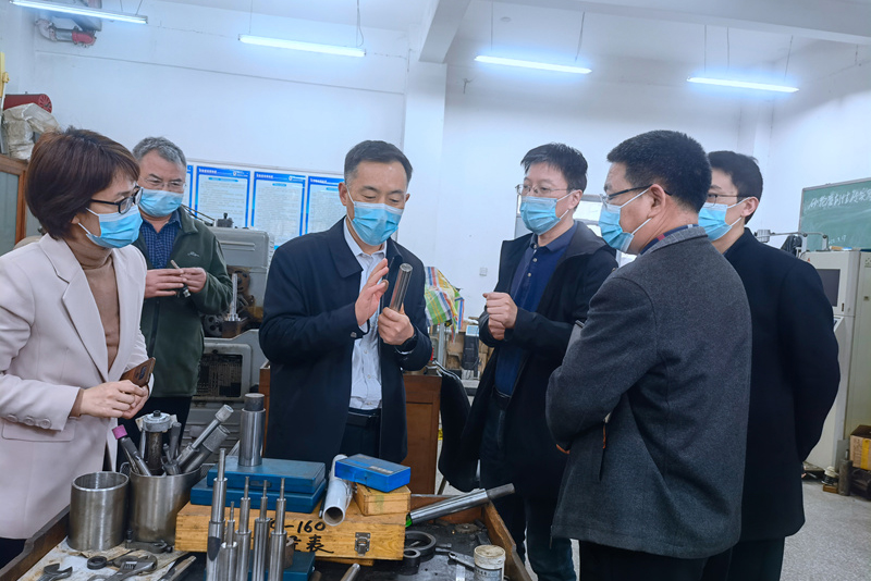 校长李成伟到材料科学与工程学院调研指导工作