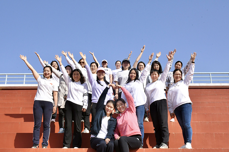 经济贸易学院举办团体创意摄影活动